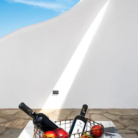 Hebe Parian Living - By Iris Apartment